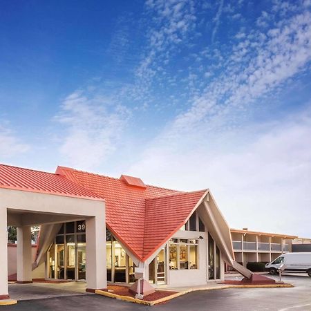 Rodeway Inn & Suites Rockford Ngoại thất bức ảnh