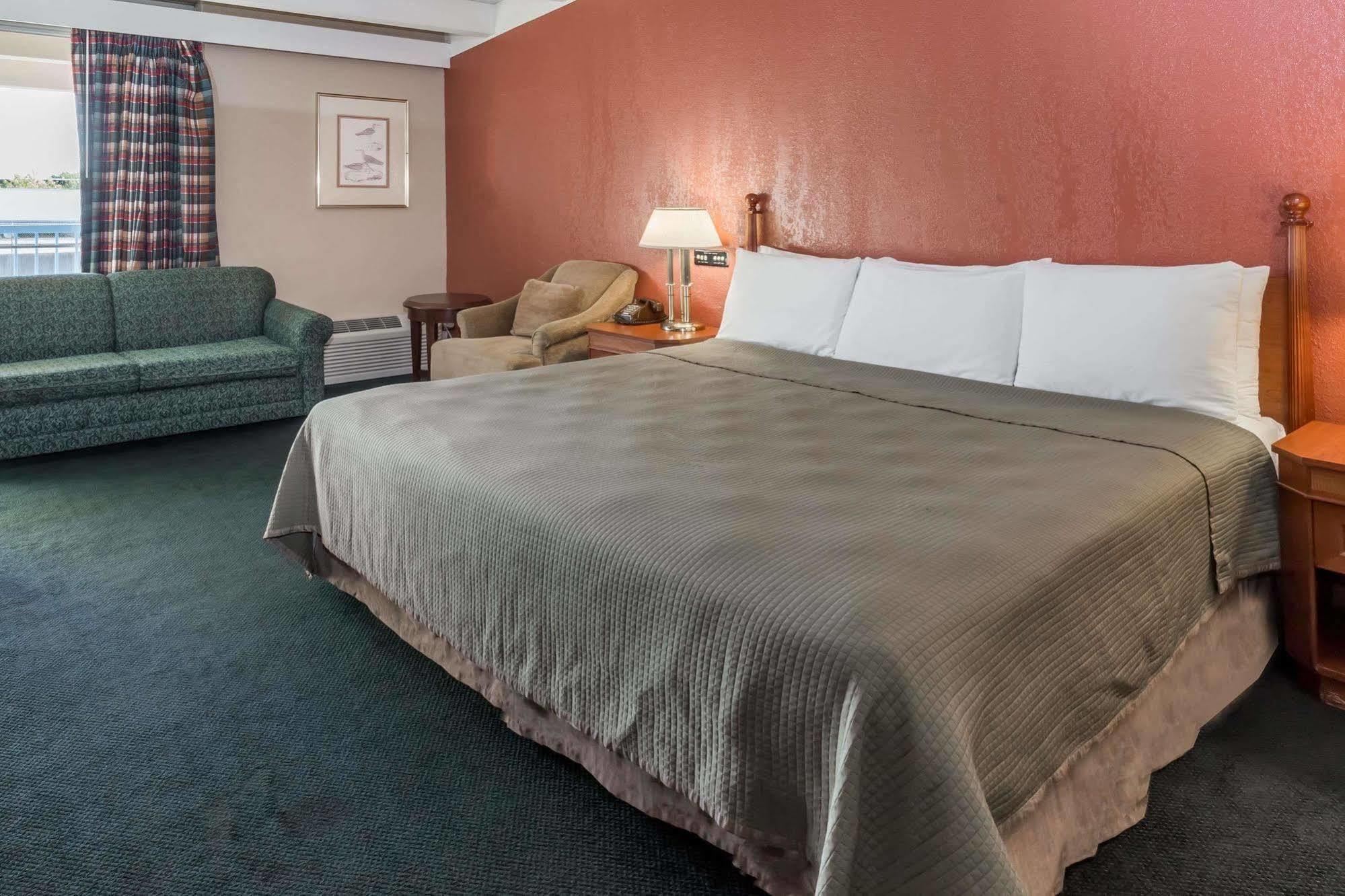 Rodeway Inn & Suites Rockford Ngoại thất bức ảnh