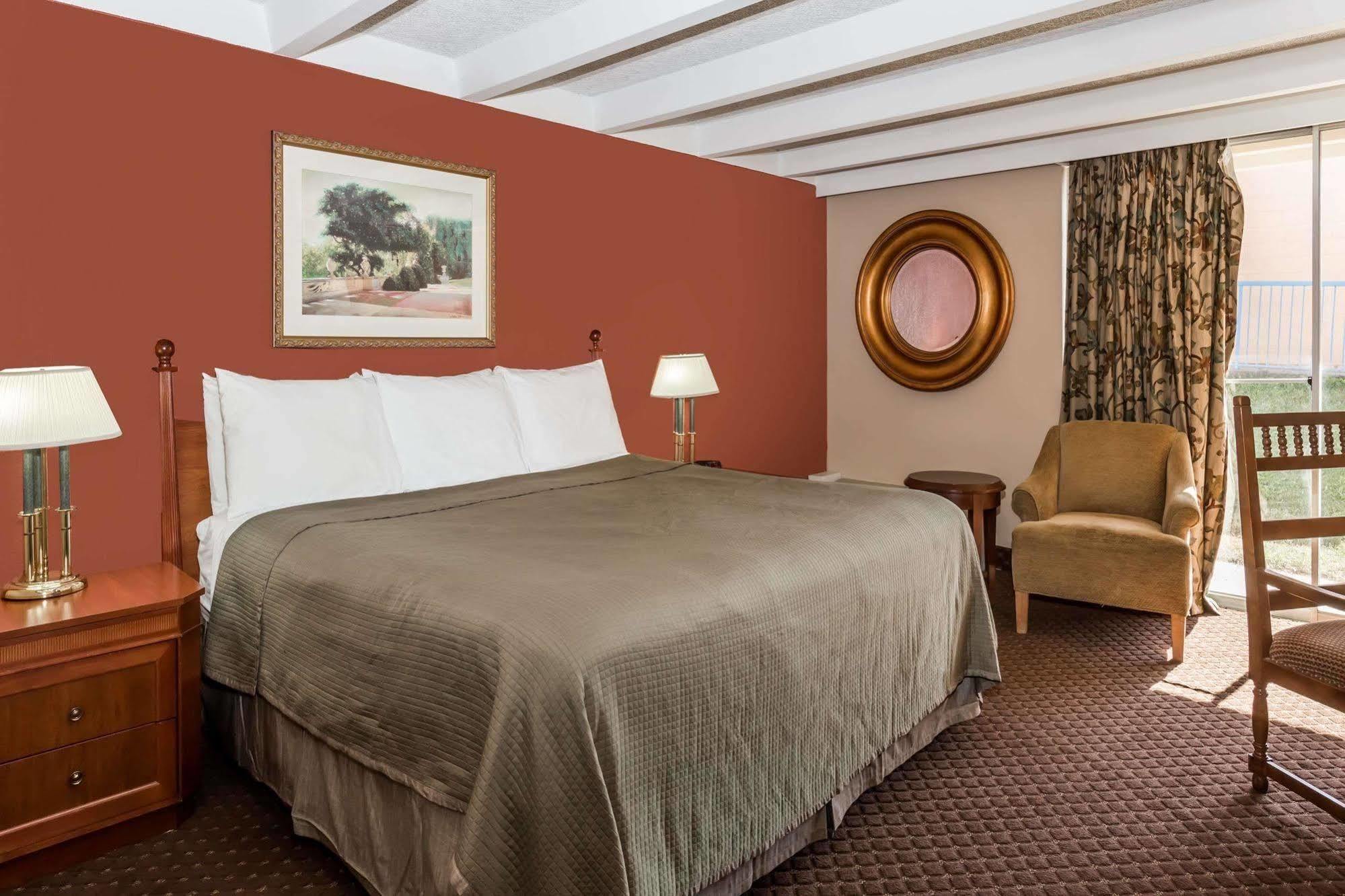 Rodeway Inn & Suites Rockford Ngoại thất bức ảnh