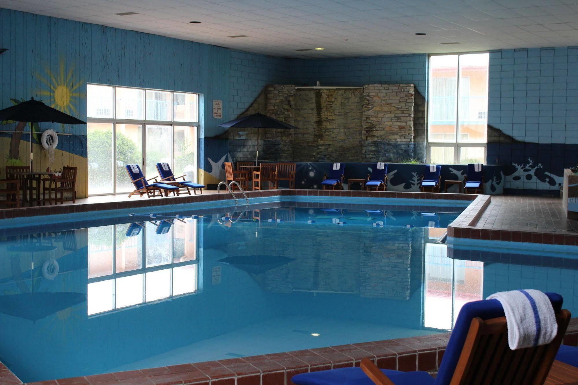 Rodeway Inn & Suites Rockford Ngoại thất bức ảnh