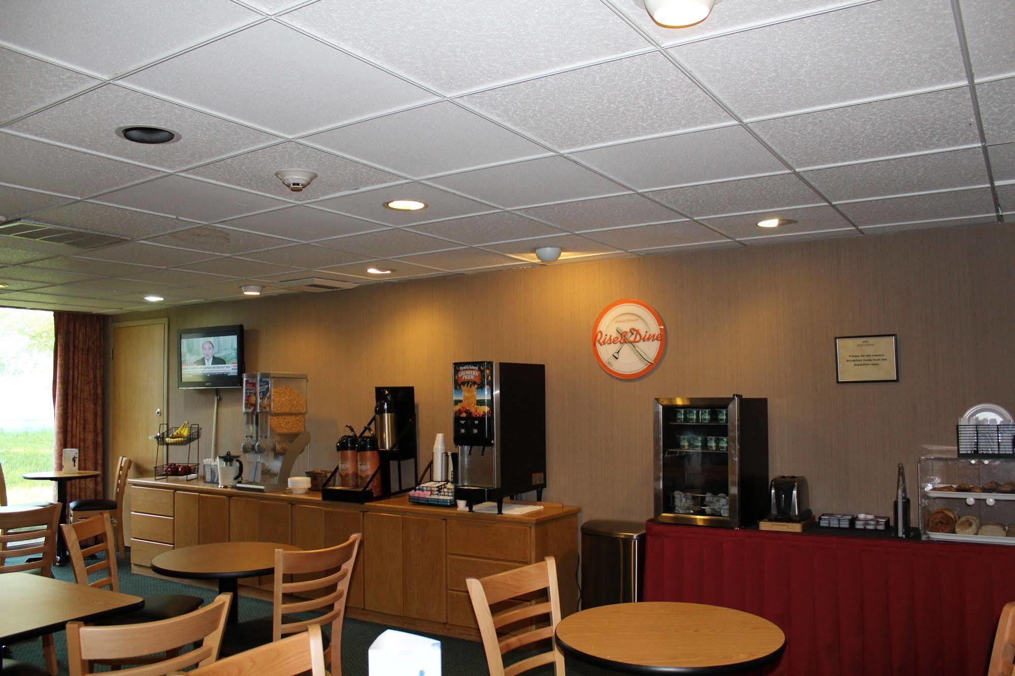 Rodeway Inn & Suites Rockford Ngoại thất bức ảnh